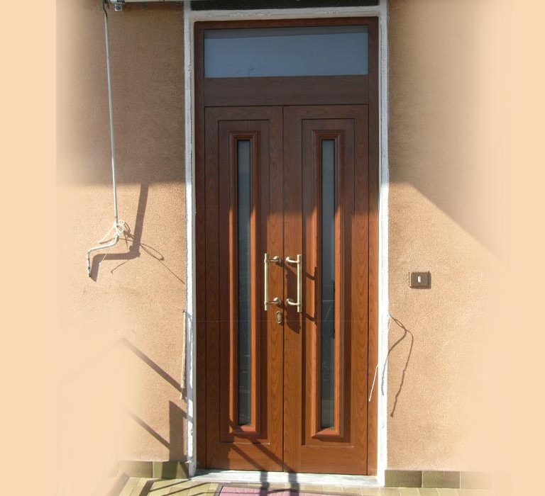 Fabbro Giulio Airoldi - Porta a due battenti in alluminio