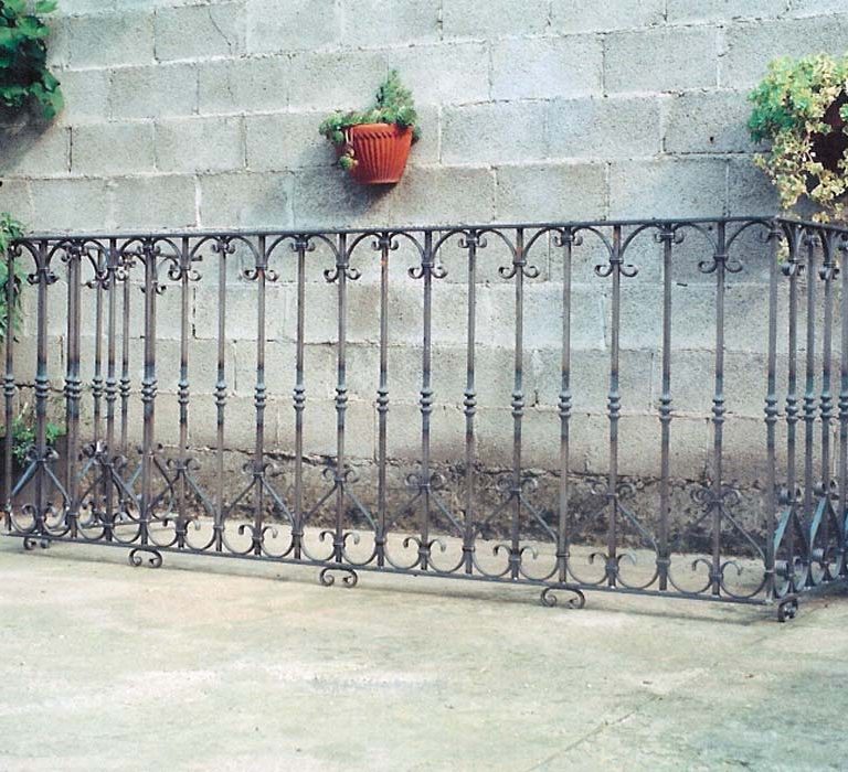 Carpenteria leggera e edile - balcone in ferro