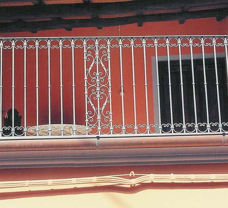 Carpenteria leggera e edile - balcone in ferro