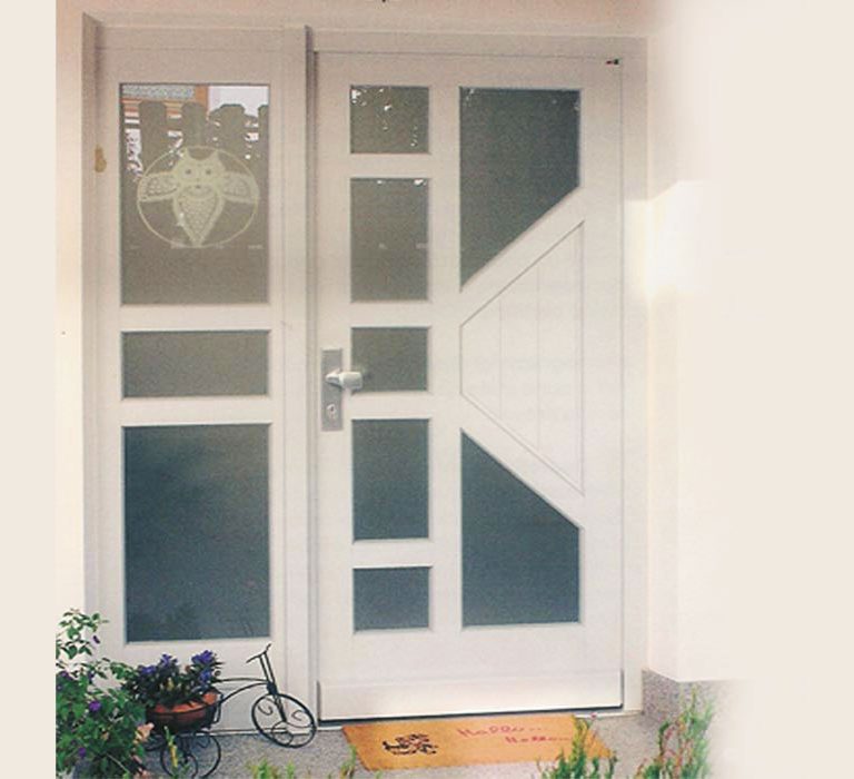 Fabbro Giulio Airoldi - Porta alluminio