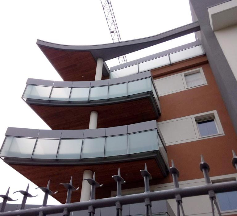 ringhiere-e-balconi-in-ferro-e-vetro01